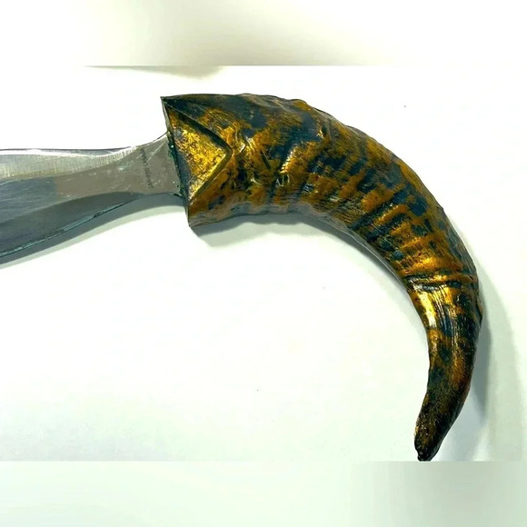 Unique Hanging Resin Wizard w/ Hidden 440 Stainless Double Edged Blade 🧙♂️🗡️ - Picture 5 of 13